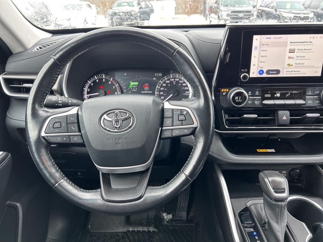 2023 Toyota Highlander XLE   Power Moonroof   Heated Front Seats Photo