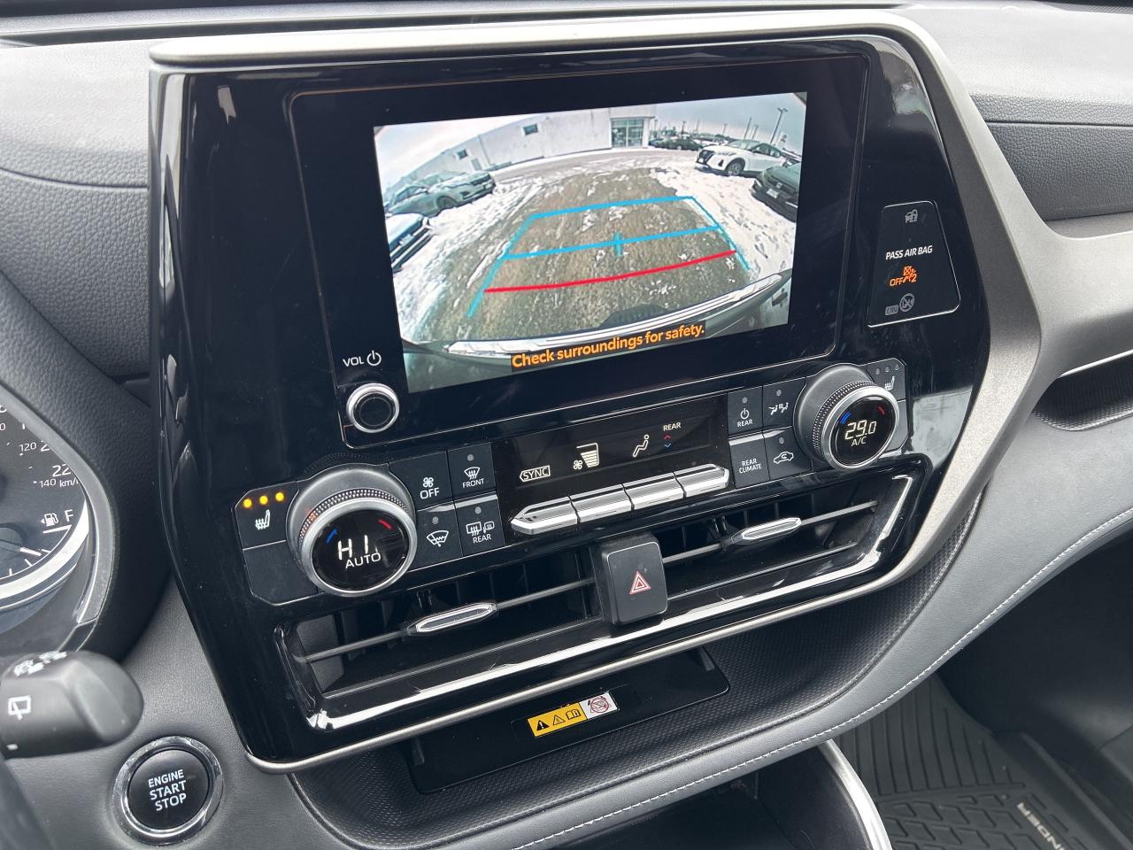 2023 Toyota Highlander XLE   Power Moonroof   Heated Front Seats Photo