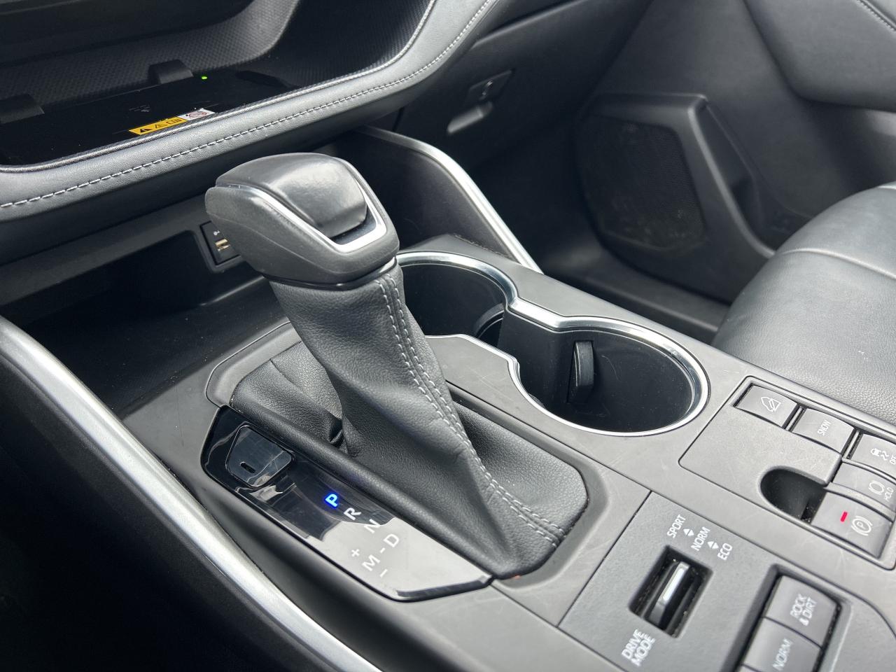 2023 Toyota Highlander XLE   Power Moonroof   Heated Front Seats Photo