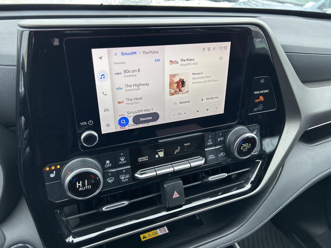 2023 Toyota Highlander XLE   Power Moonroof   Heated Front Seats Photo