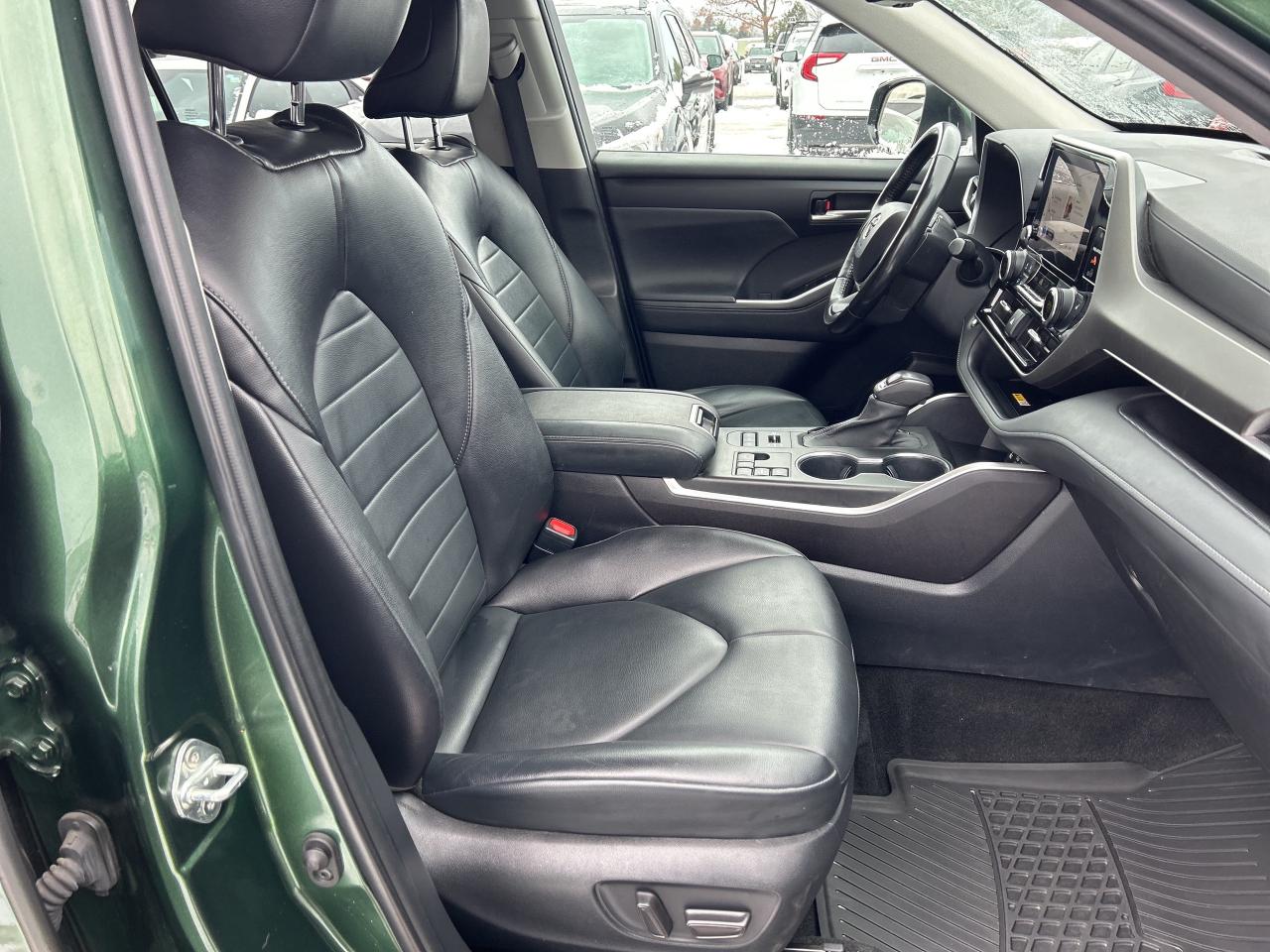 2023 Toyota Highlander XLE   Power Moonroof   Heated Front Seats Photo