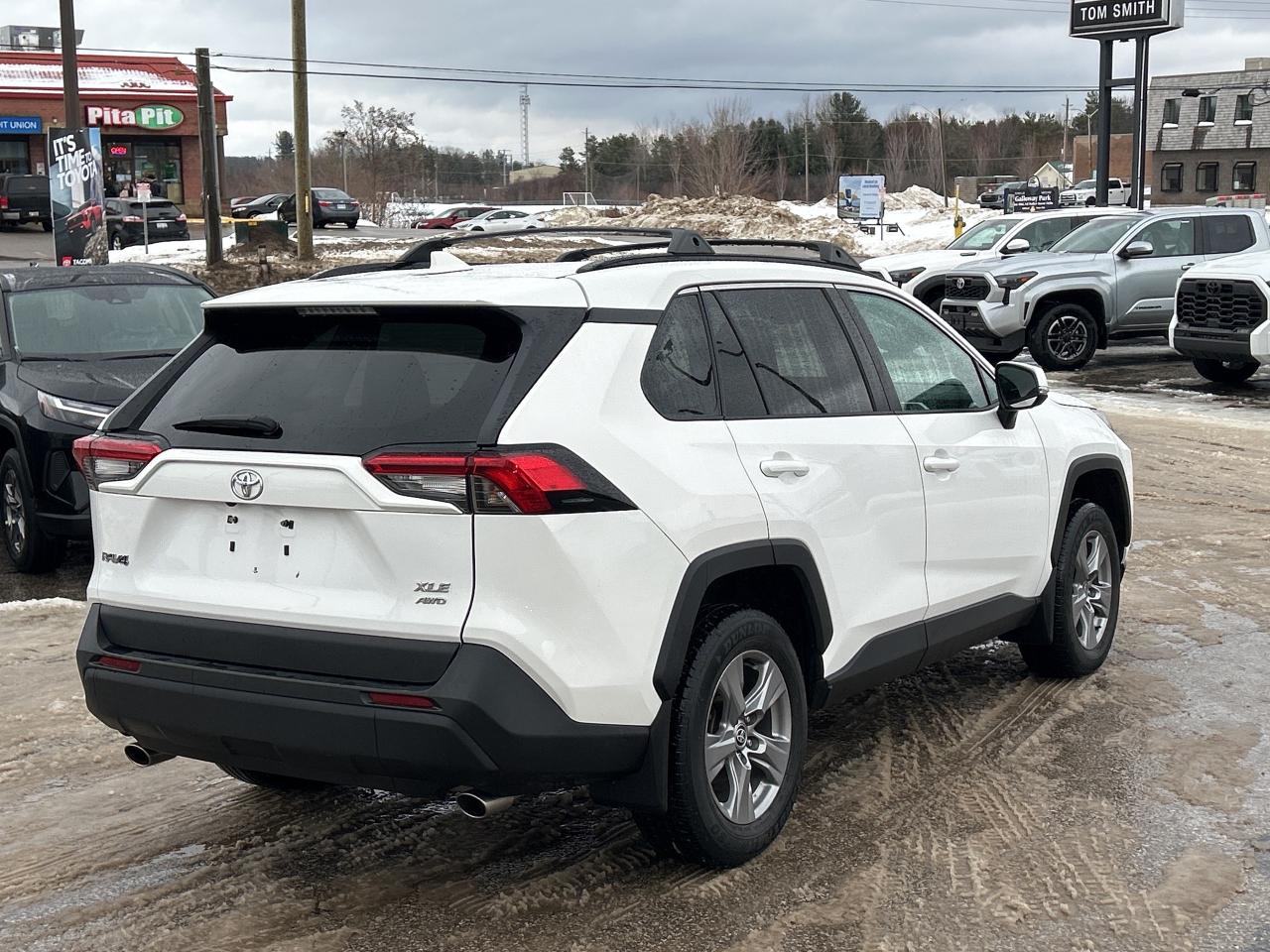 2022 Toyota RAV4 XLE Photo