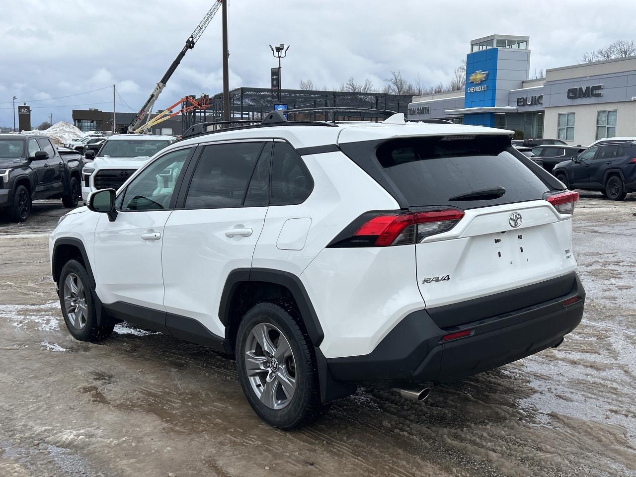 2022 Toyota RAV4 XLE Photo