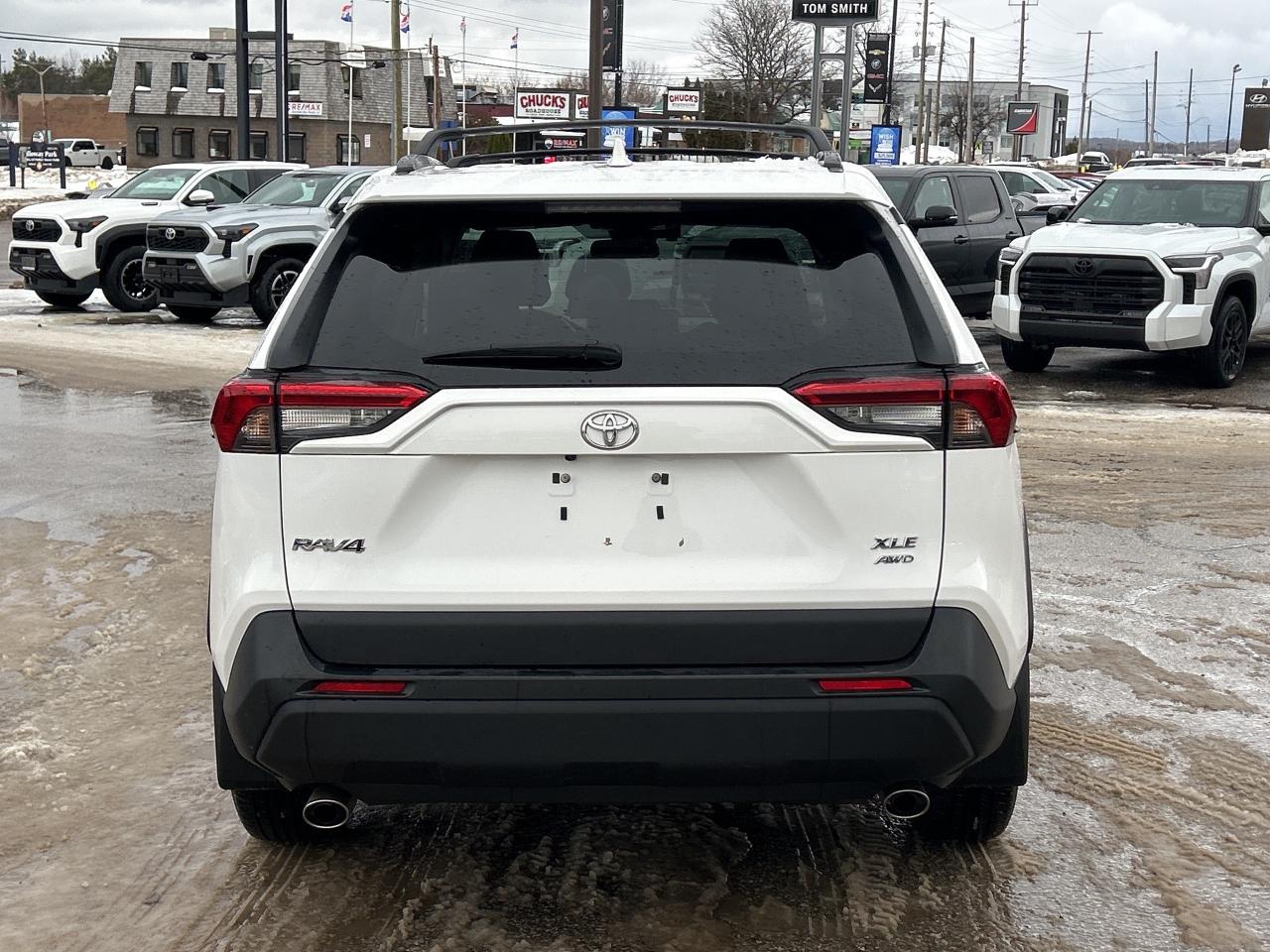 2022 Toyota RAV4 XLE Photo