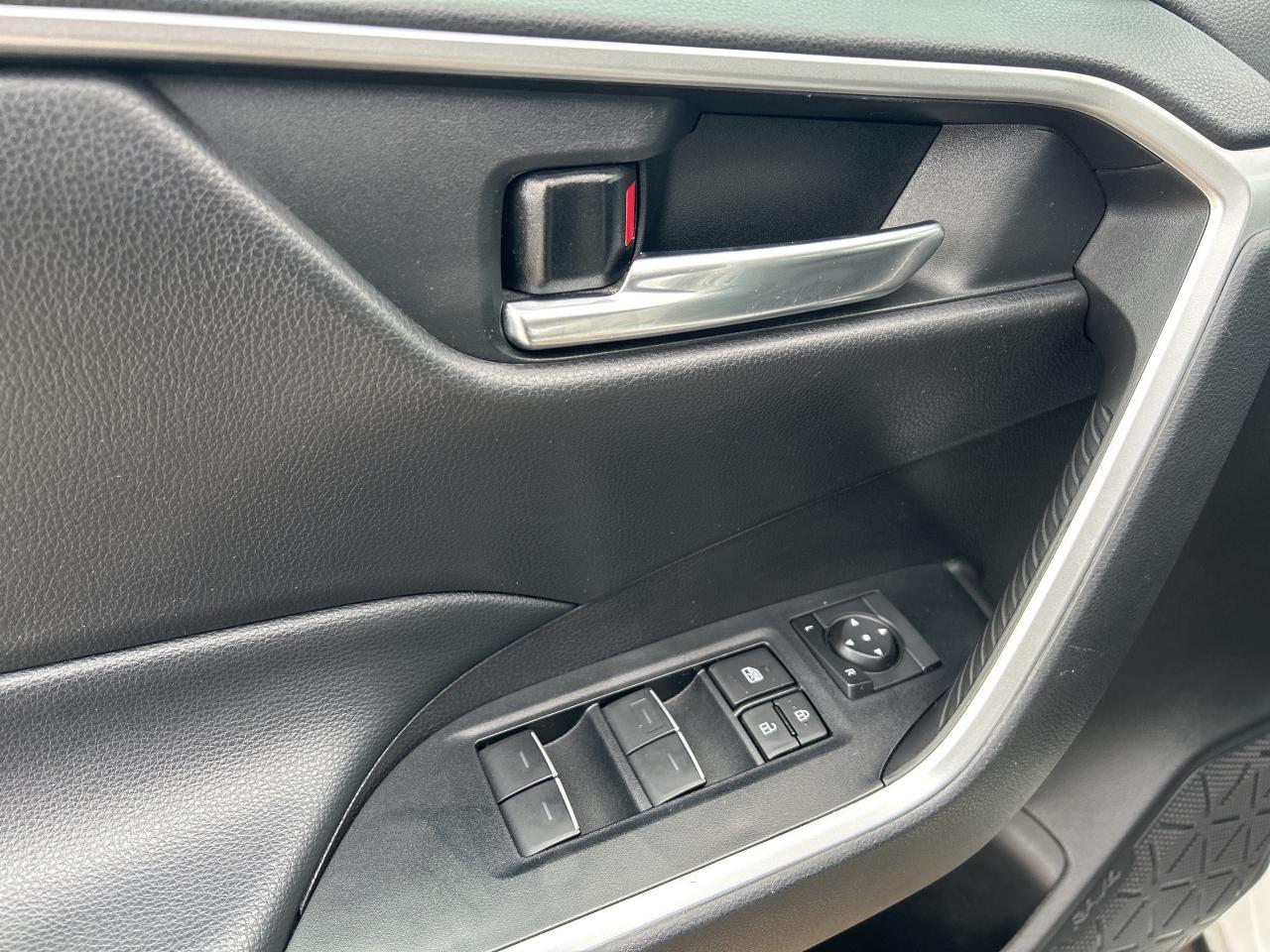 2022 Toyota RAV4 XLE Photo