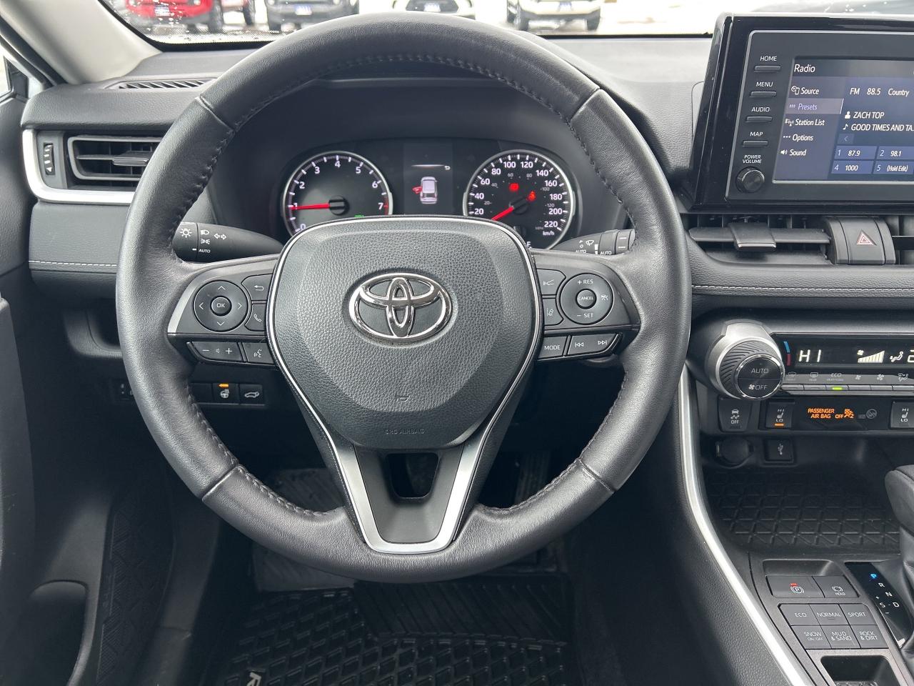 2022 Toyota RAV4 XLE Photo