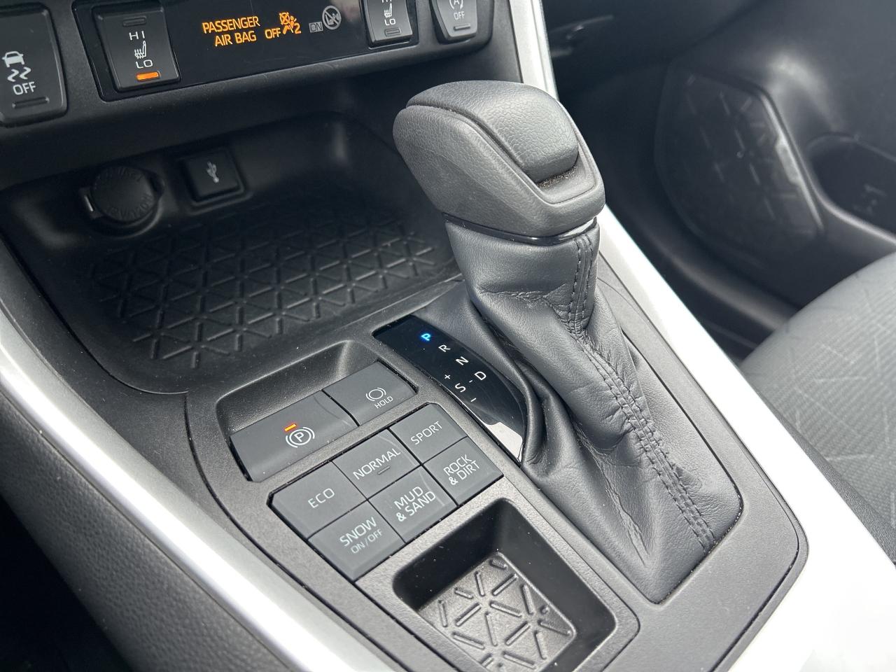 2022 Toyota RAV4 XLE Photo