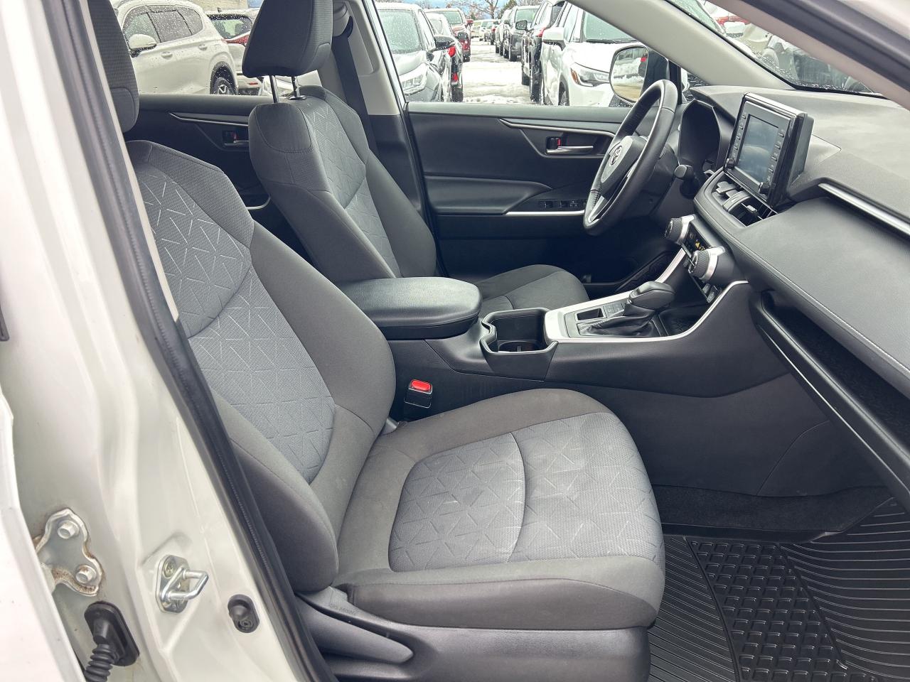 2022 Toyota RAV4 XLE Photo