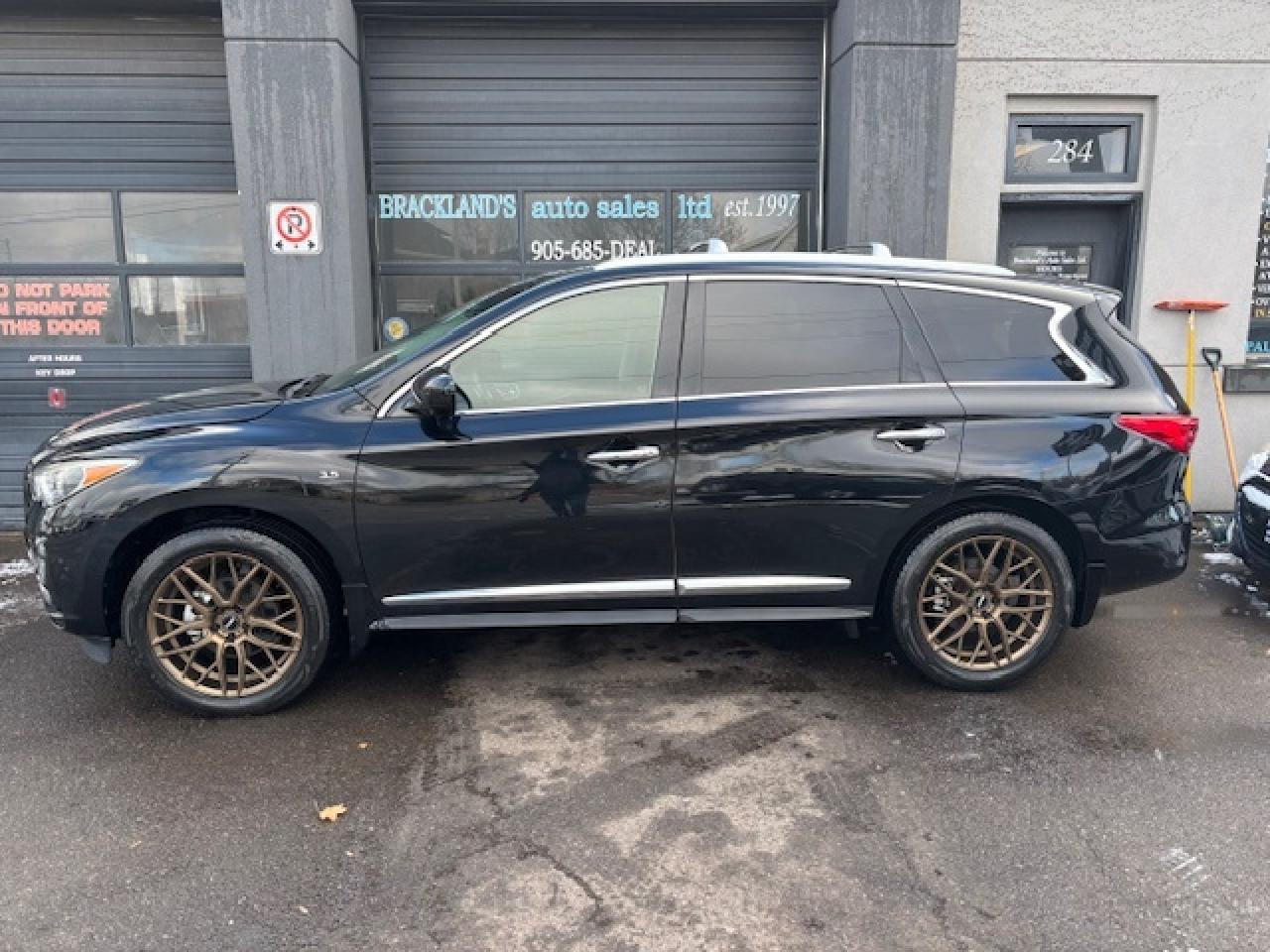 2015 Infiniti QX60 AWD, PANO ROOF, NAVIGATION, AFFORDABLE ELEGANCE!! Photo