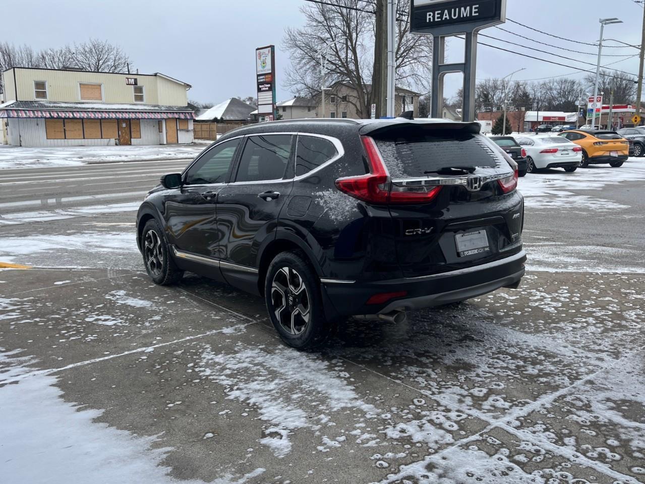 2017 Honda CR-V TOURING ALL THE TOYS NO ACCIDENTS Photo