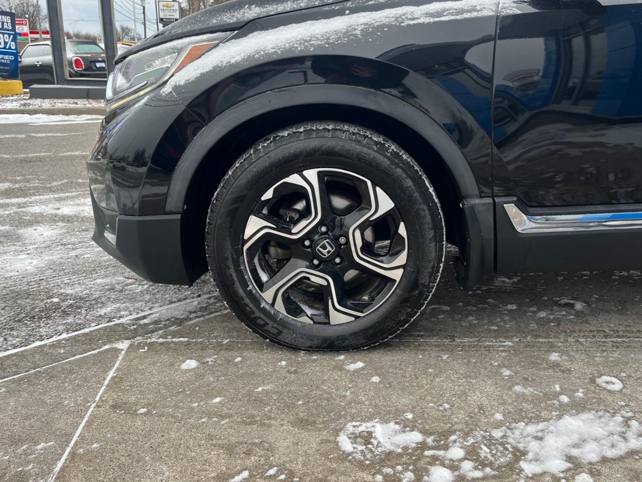 2017 Honda CR-V TOURING ALL THE TOYS NO ACCIDENTS Photo