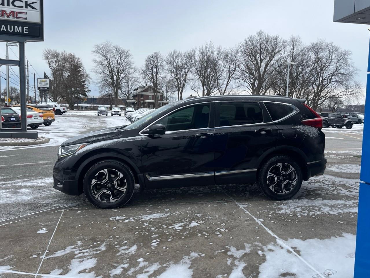 2017 Honda CR-V TOURING ALL THE TOYS NO ACCIDENTS Photo