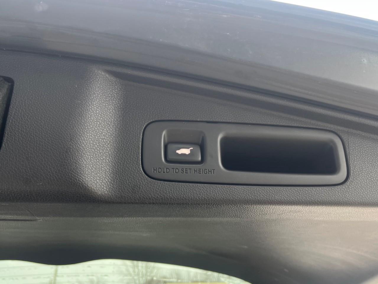 2017 Honda CR-V TOURING ALL THE TOYS NO ACCIDENTS Photo