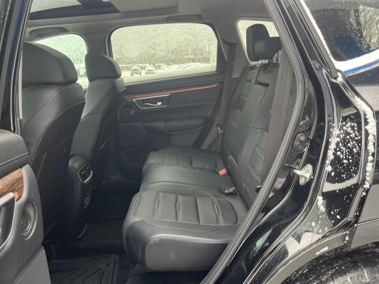 2017 Honda CR-V TOURING ALL THE TOYS NO ACCIDENTS Photo