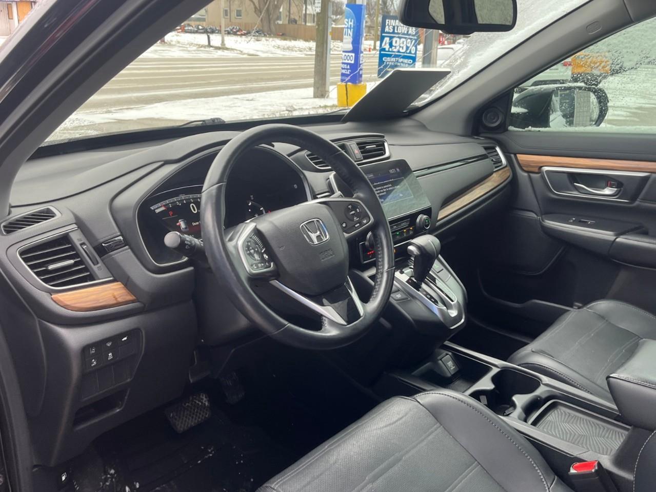 2017 Honda CR-V TOURING ALL THE TOYS NO ACCIDENTS Photo