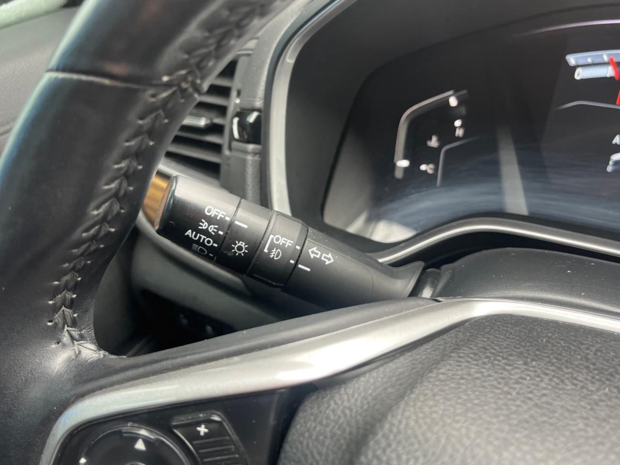 2017 Honda CR-V TOURING ALL THE TOYS NO ACCIDENTS Photo