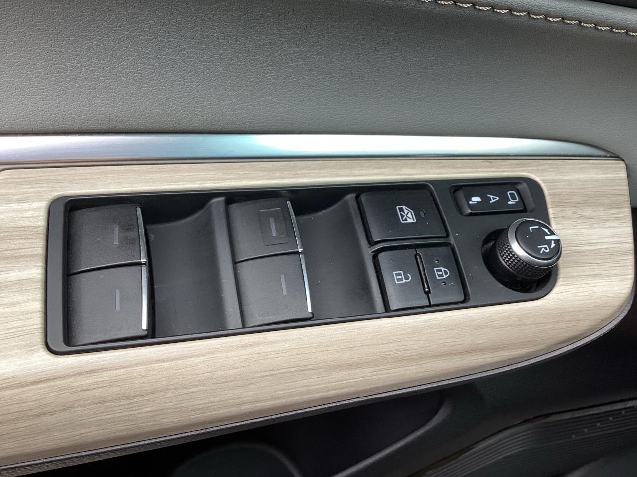 2021 Toyota Venza XLE AWD Photo