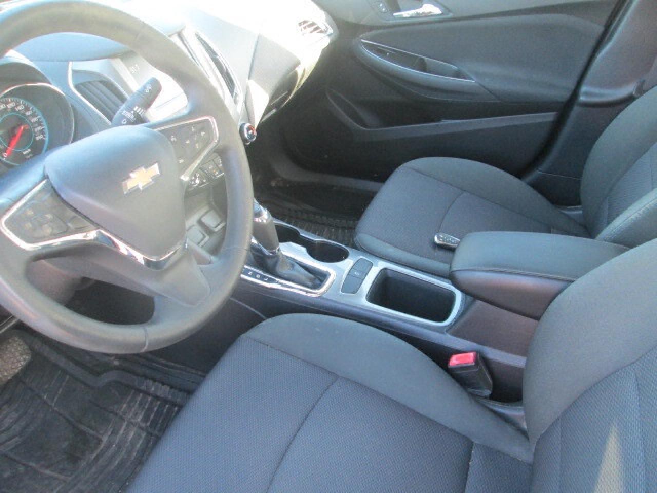 2017 Chevrolet Cruze 4dr Sdn 1.4L LT w-1SD, Local Trade, Power Group Photo4