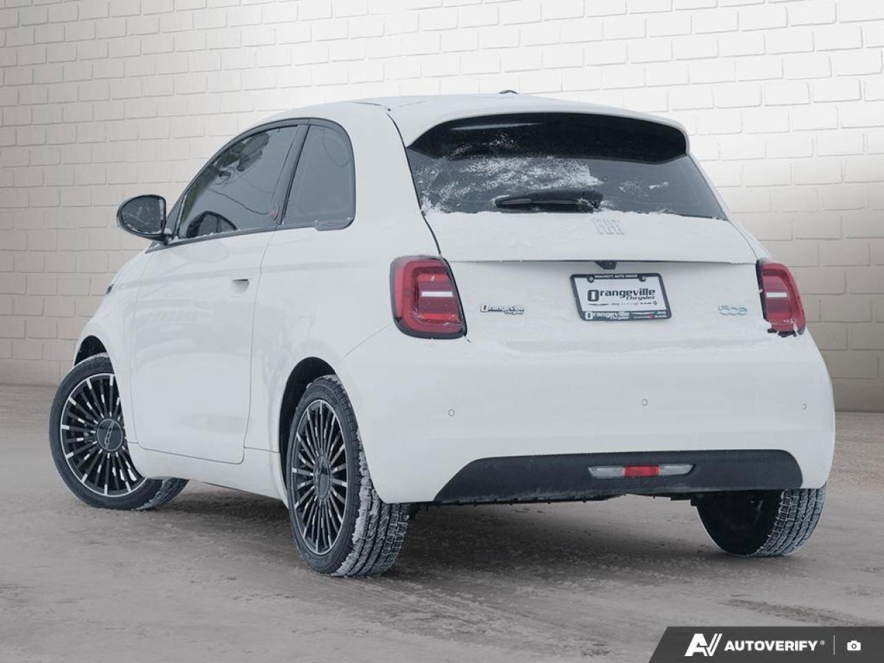 2025 Fiat 500E INSPI(RED)500E (RED), ELECTRIC, FWD, 4-PASSENGER, Photo