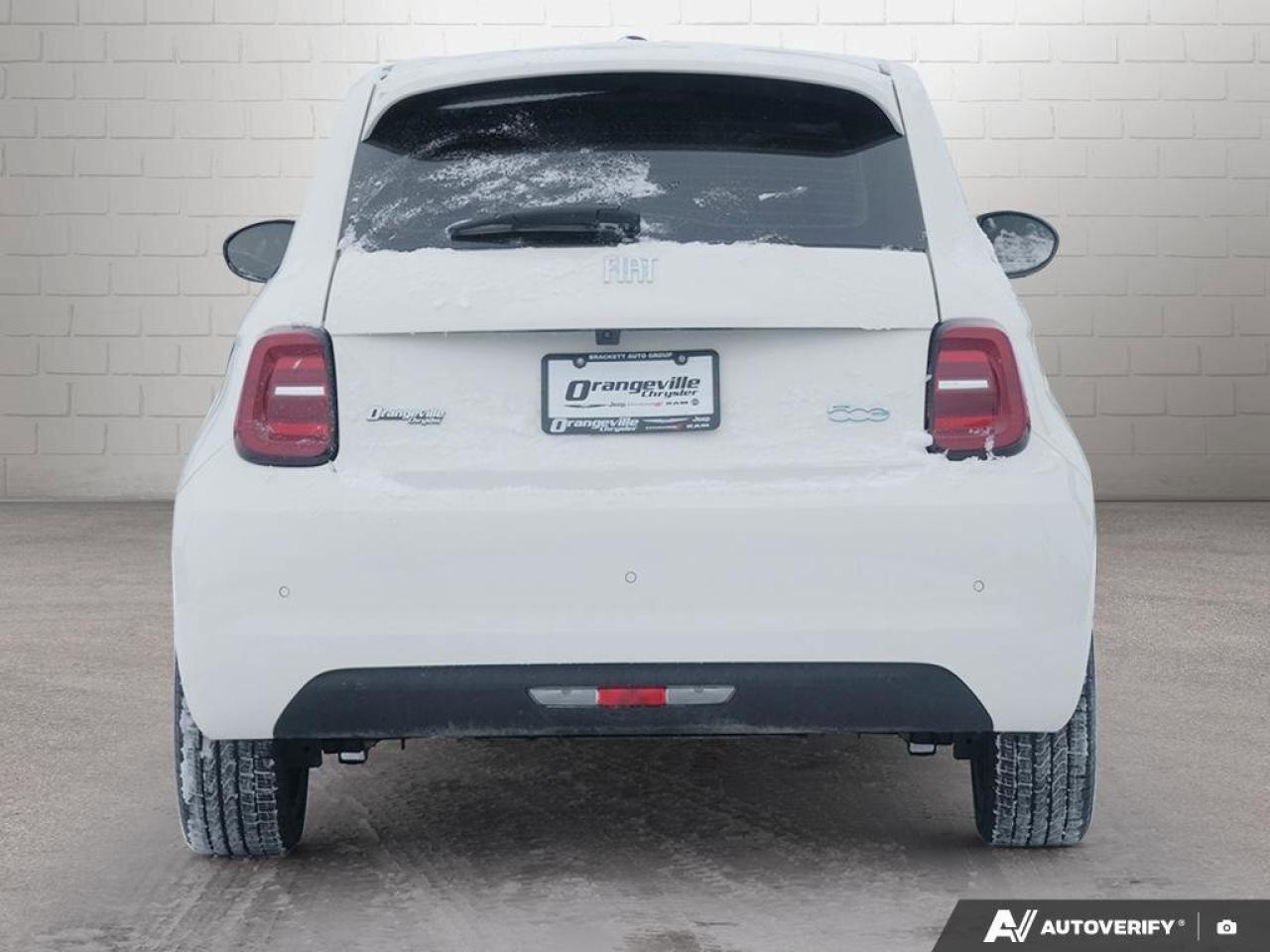 2025 Fiat 500E INSPI(RED)500E (RED), ELECTRIC, FWD, 4-PASSENGER, Photo