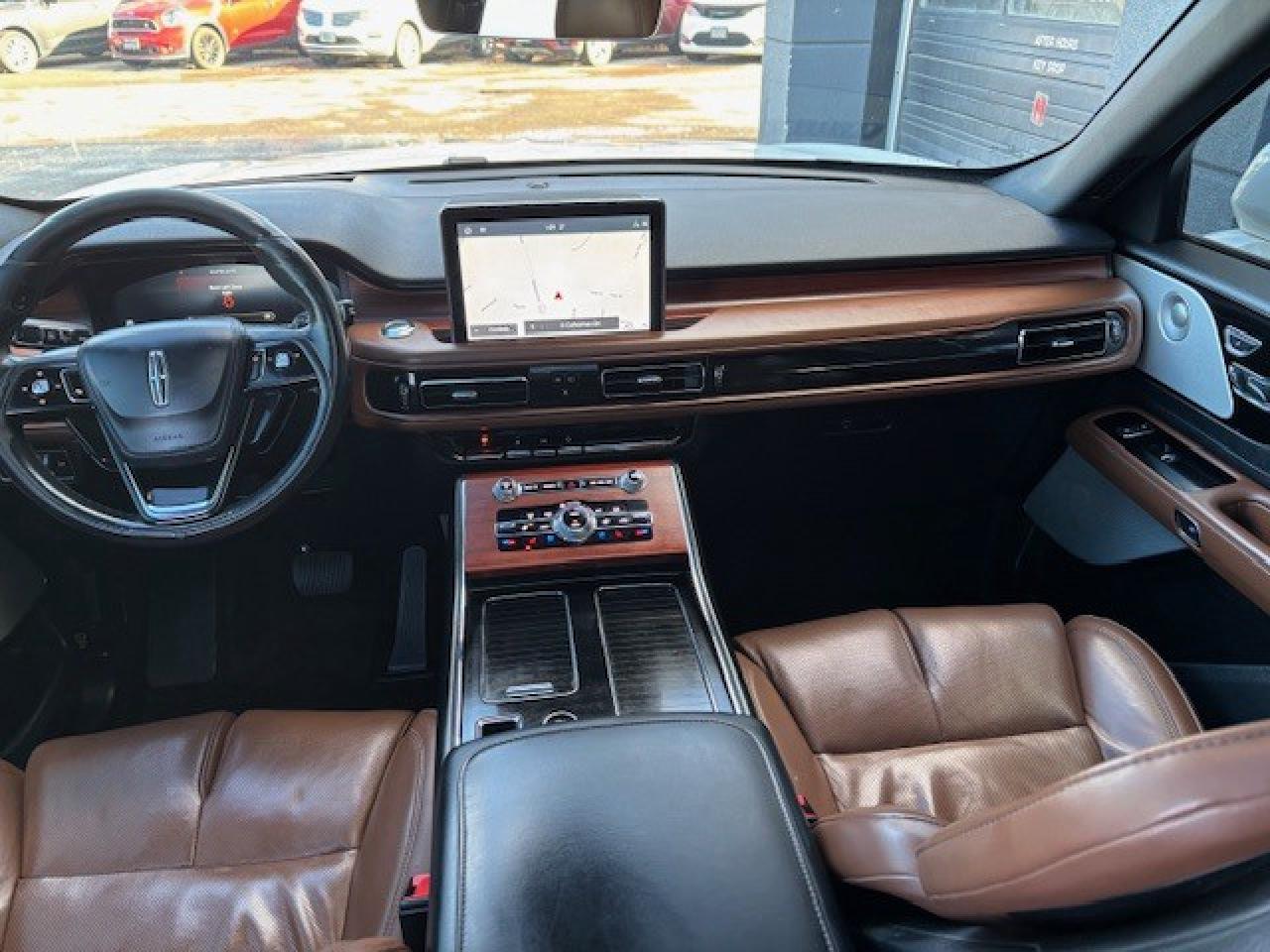 2022 Lincoln Aviator Reserve AWD, ACCIDENT FREE, NEW TIRES, ONE OWNER!! Photo4