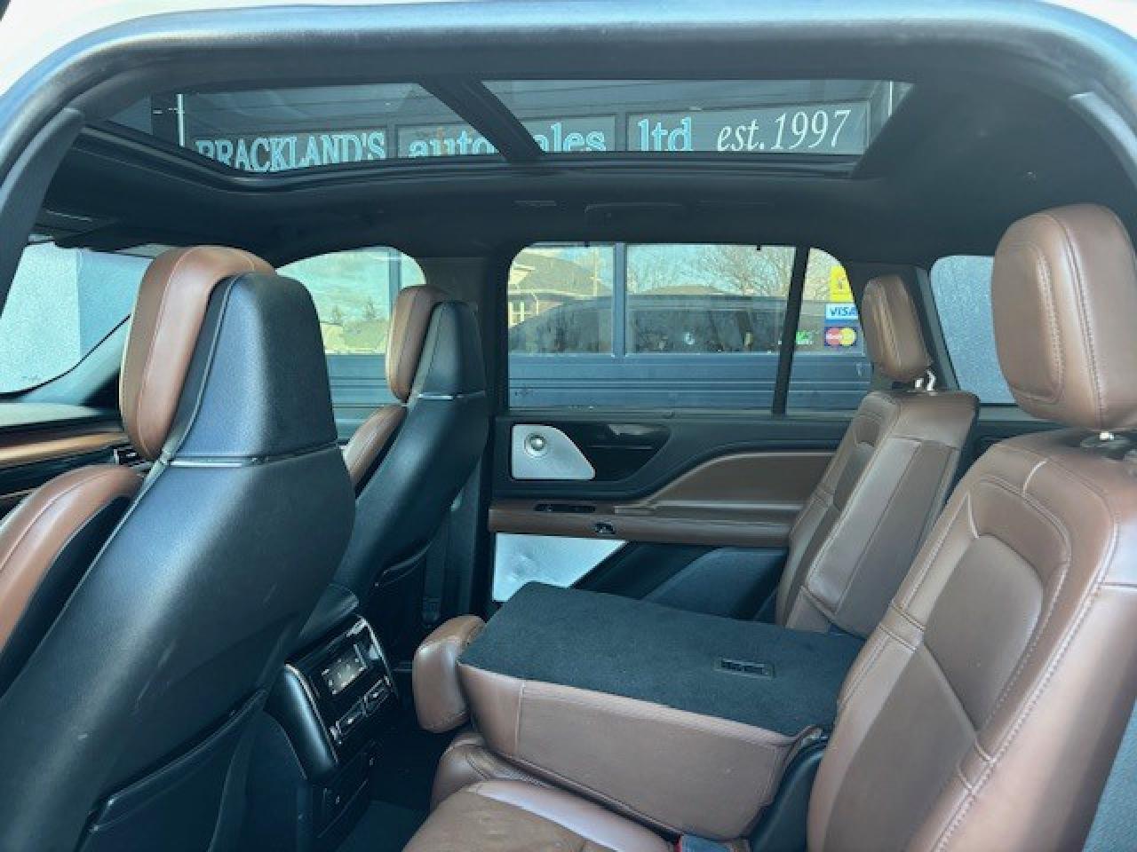 2022 Lincoln Aviator Reserve AWD, ACCIDENT FREE, NEW TIRES, ONE OWNER!! Photo