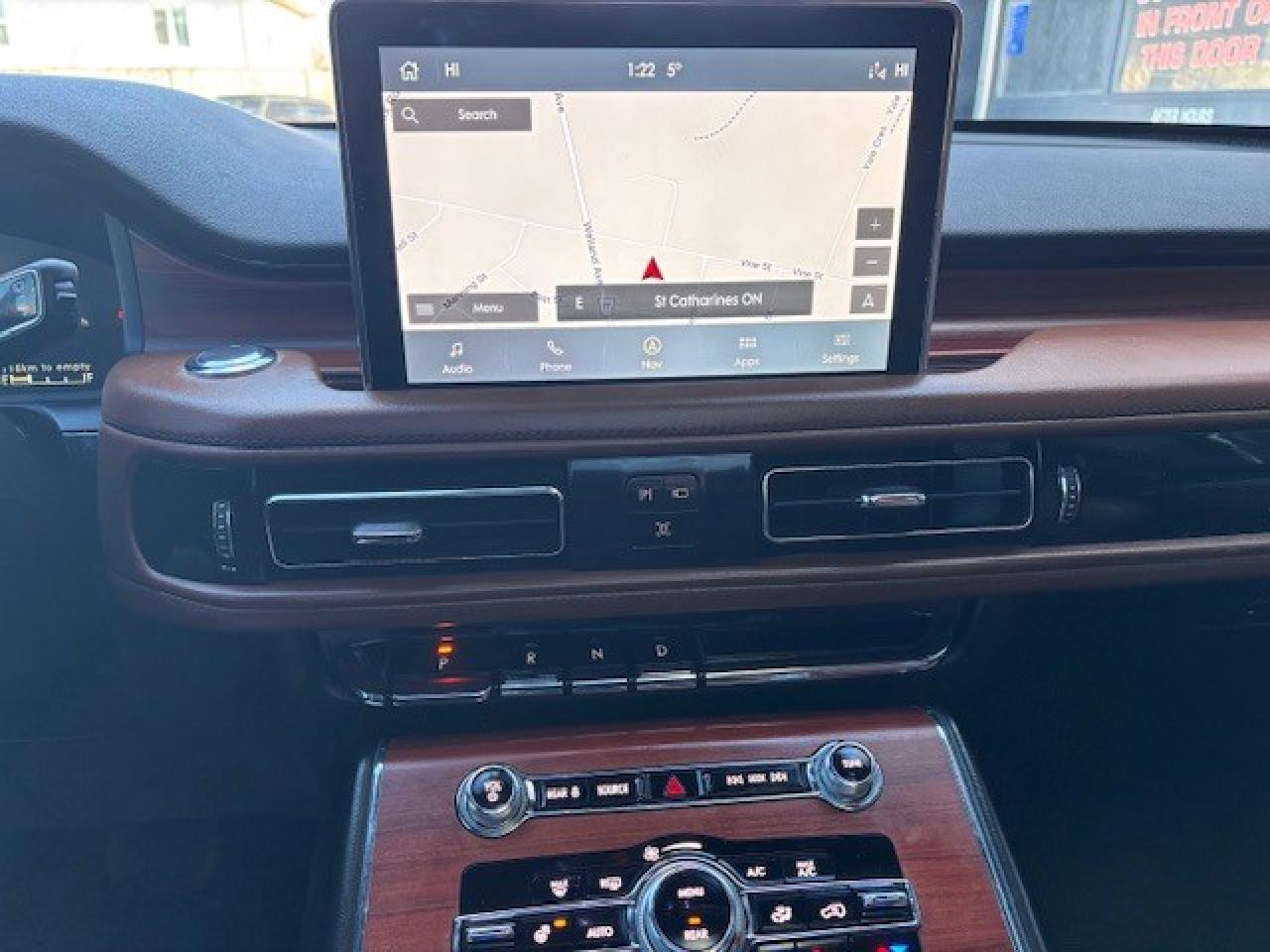 2022 Lincoln Aviator Reserve AWD, ACCIDENT FREE, NEW TIRES, ONE OWNER!! Photo