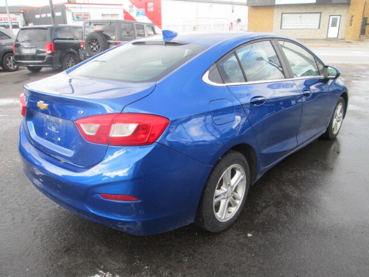 2017 Chevrolet Cruze 4dr Sdn 1.4L LT w-1SD, Local trade, Back Up Camera Photo