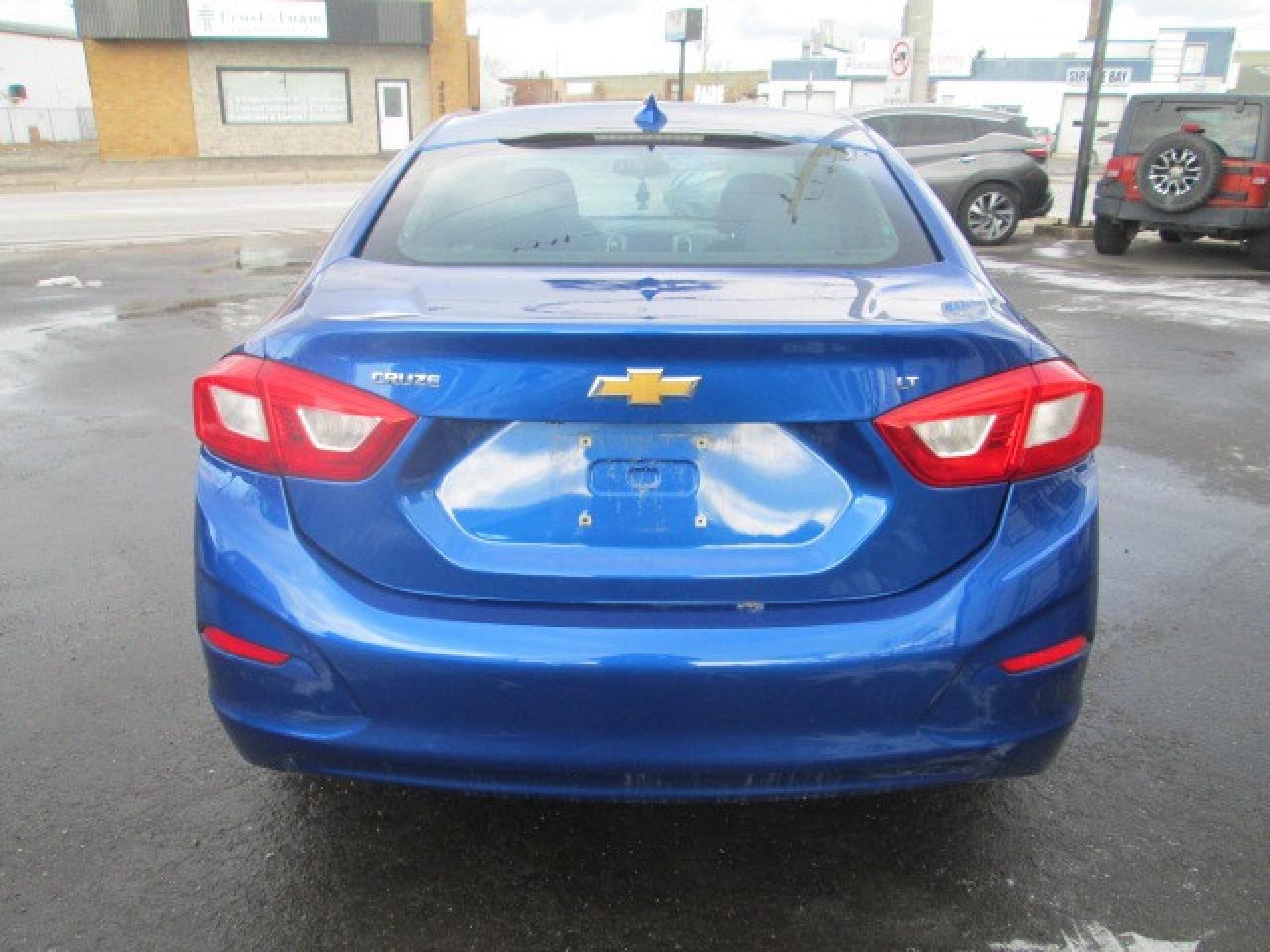 2017 Chevrolet Cruze 4dr Sdn 1.4L LT w-1SD, Local trade, Back Up Camera Photo