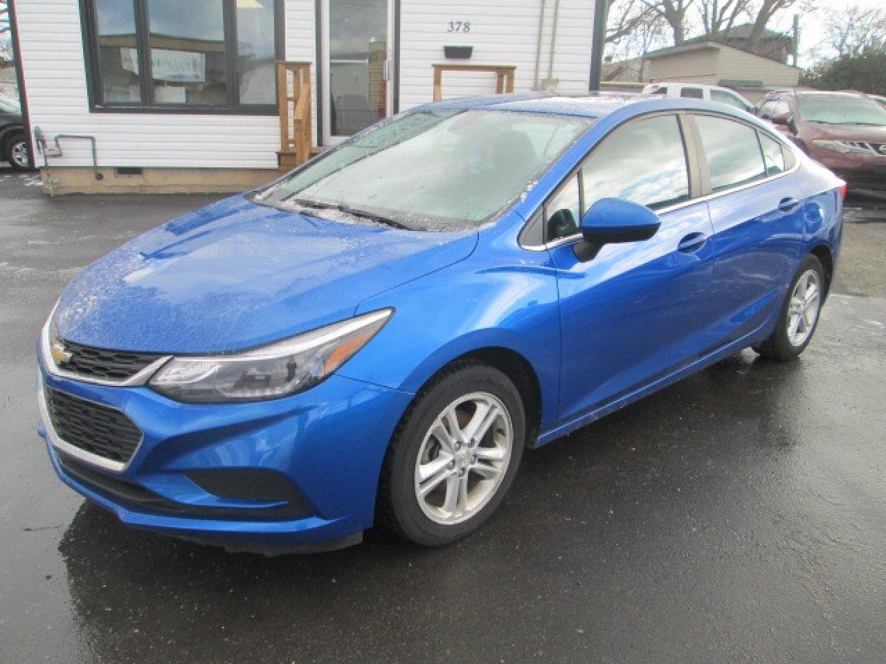 2017 Chevrolet Cruze 4dr Sdn 1.4L LT w-1SD, Local trade, Back Up Camera Photo0