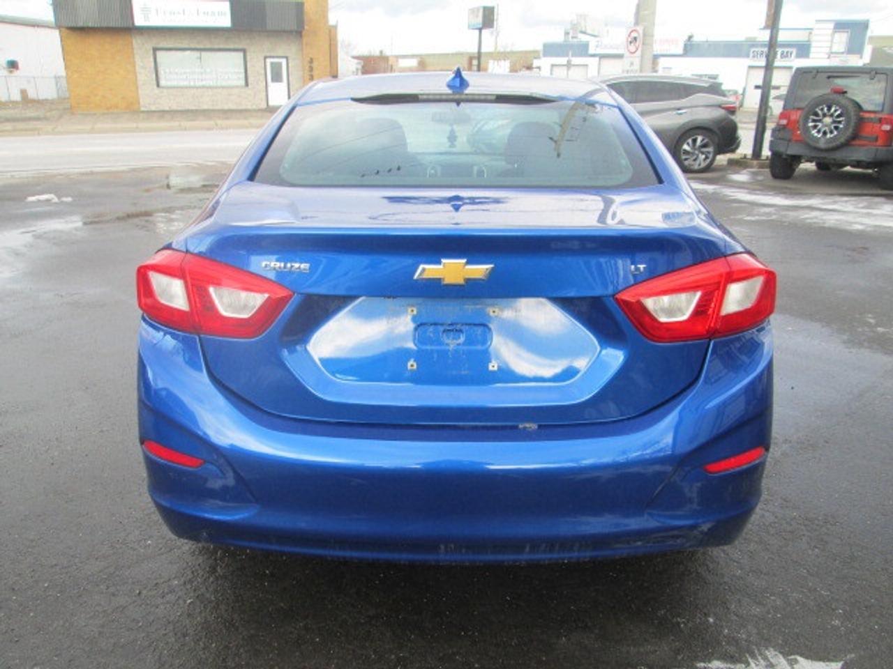 2017 Chevrolet Cruze 4dr Sdn 1.4L LT w-1SD, Local trade, Back Up Camera Photo2