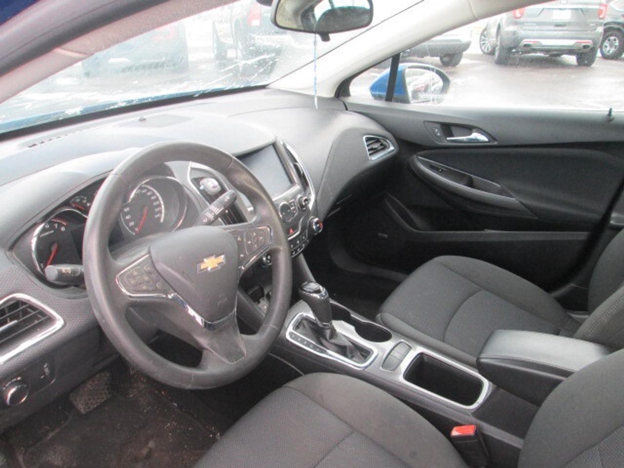 2017 Chevrolet Cruze 4dr Sdn 1.4L LT w-1SD, Local trade, Back Up Camera Photo