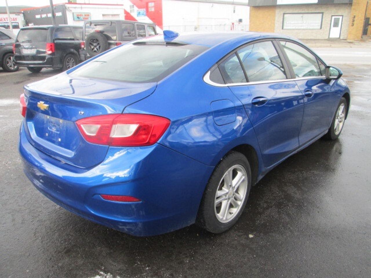 2017 Chevrolet Cruze 4dr Sdn 1.4L LT w-1SD, Local trade, Back Up Camera Photo