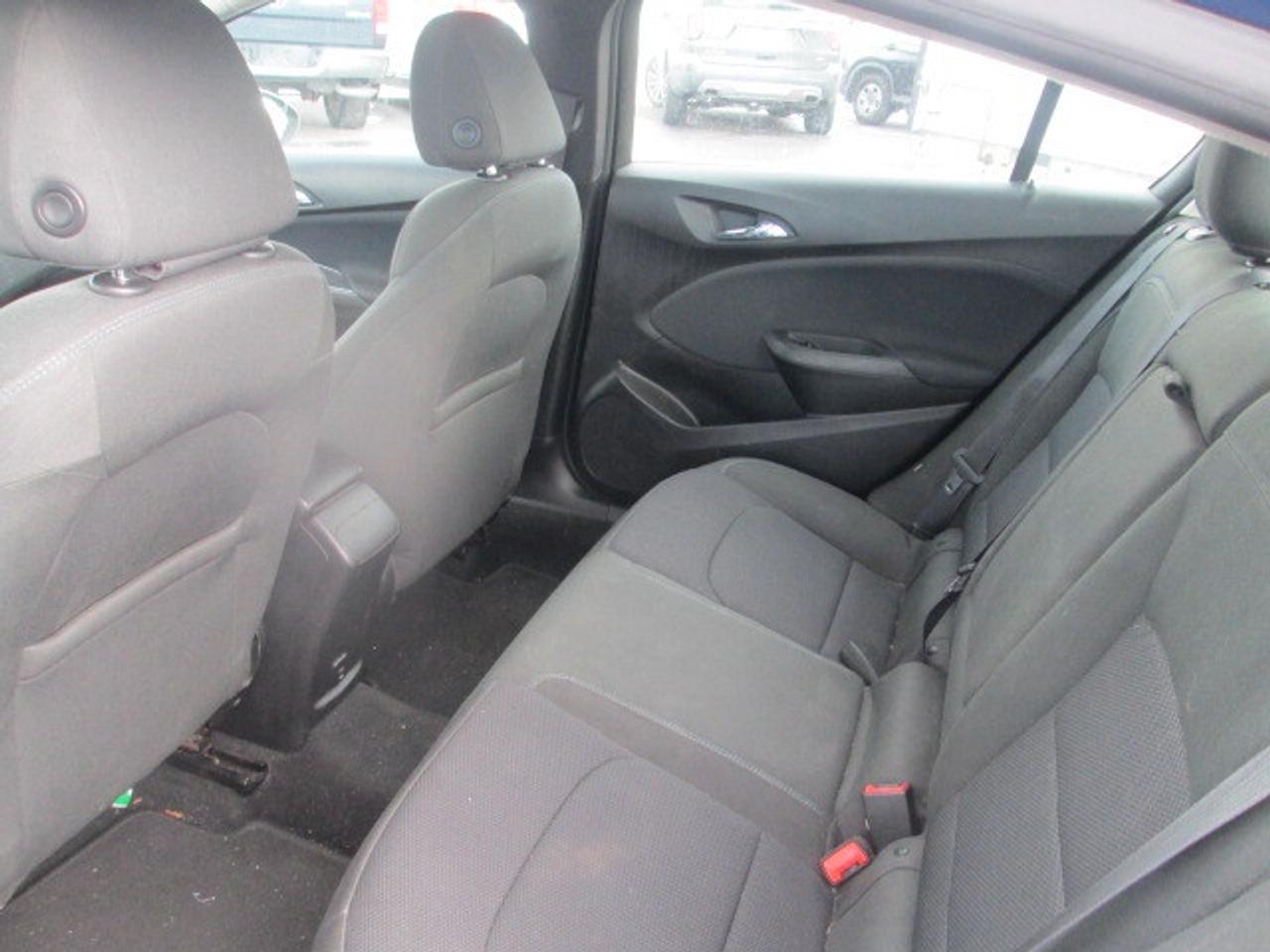 2017 Chevrolet Cruze 4dr Sdn 1.4L LT w-1SD, Local trade, Back Up Camera Photo