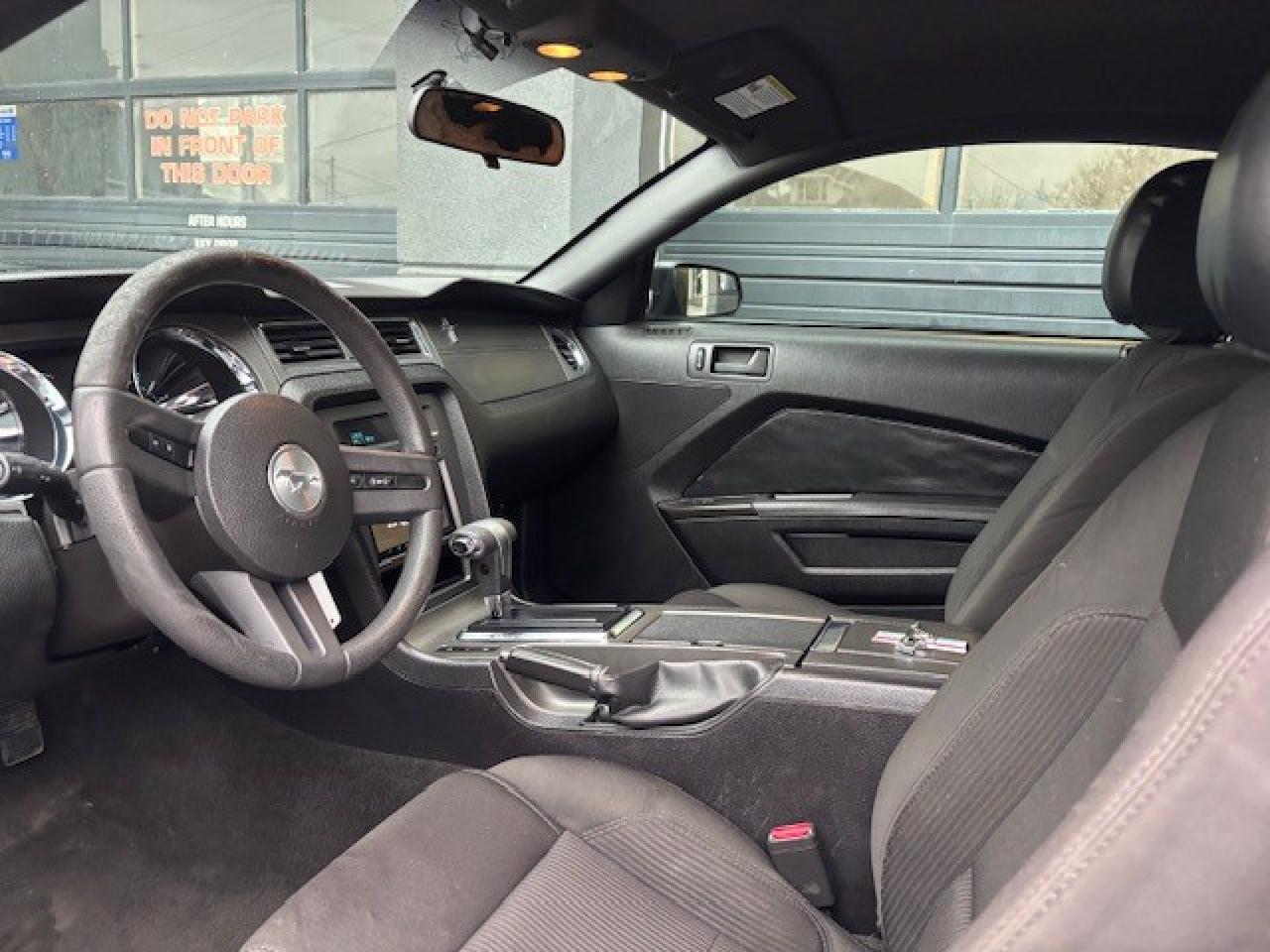 2012 Ford Mustang 2dr Cpe V6, AUTOMATIC, KEYLESS ENTRY, RUNS GREAT!! Photo