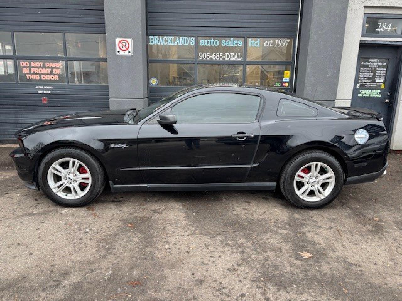 2012 Ford Mustang 2dr Cpe V6, AUTOMATIC, KEYLESS ENTRY, RUNS GREAT!! Photo