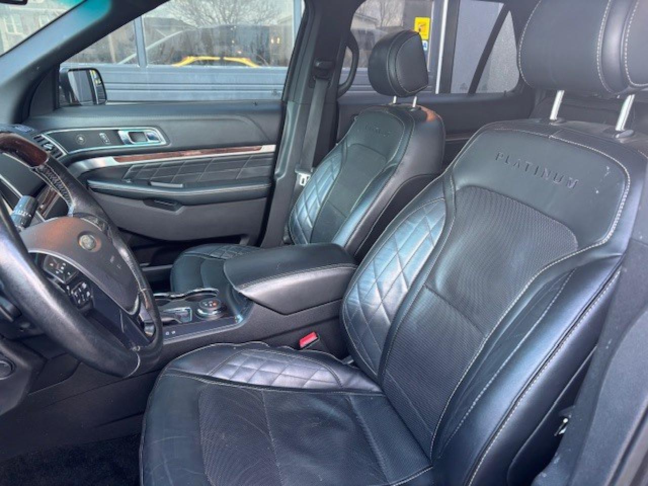 2017 Ford Explorer 4WD Platinum, ONE OWNER, NAVIGATION, PANO ROOF!! Photo