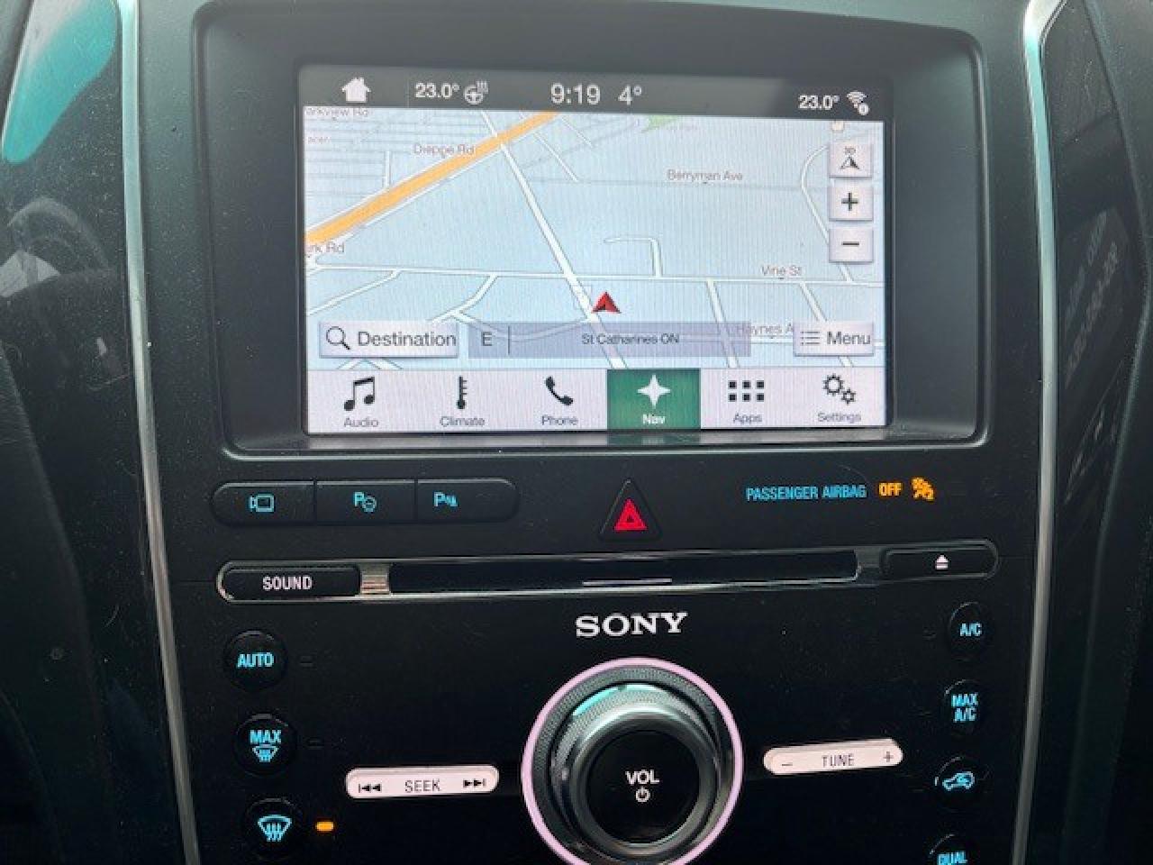 2017 Ford Explorer 4WD Platinum, ONE OWNER, NAVIGATION, PANO ROOF!! Photo