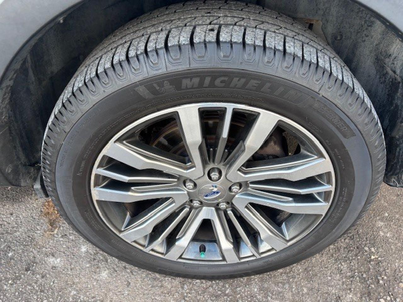 2017 Ford Explorer 4WD Platinum, ONE OWNER, NAVIGATION, PANO ROOF!! Photo