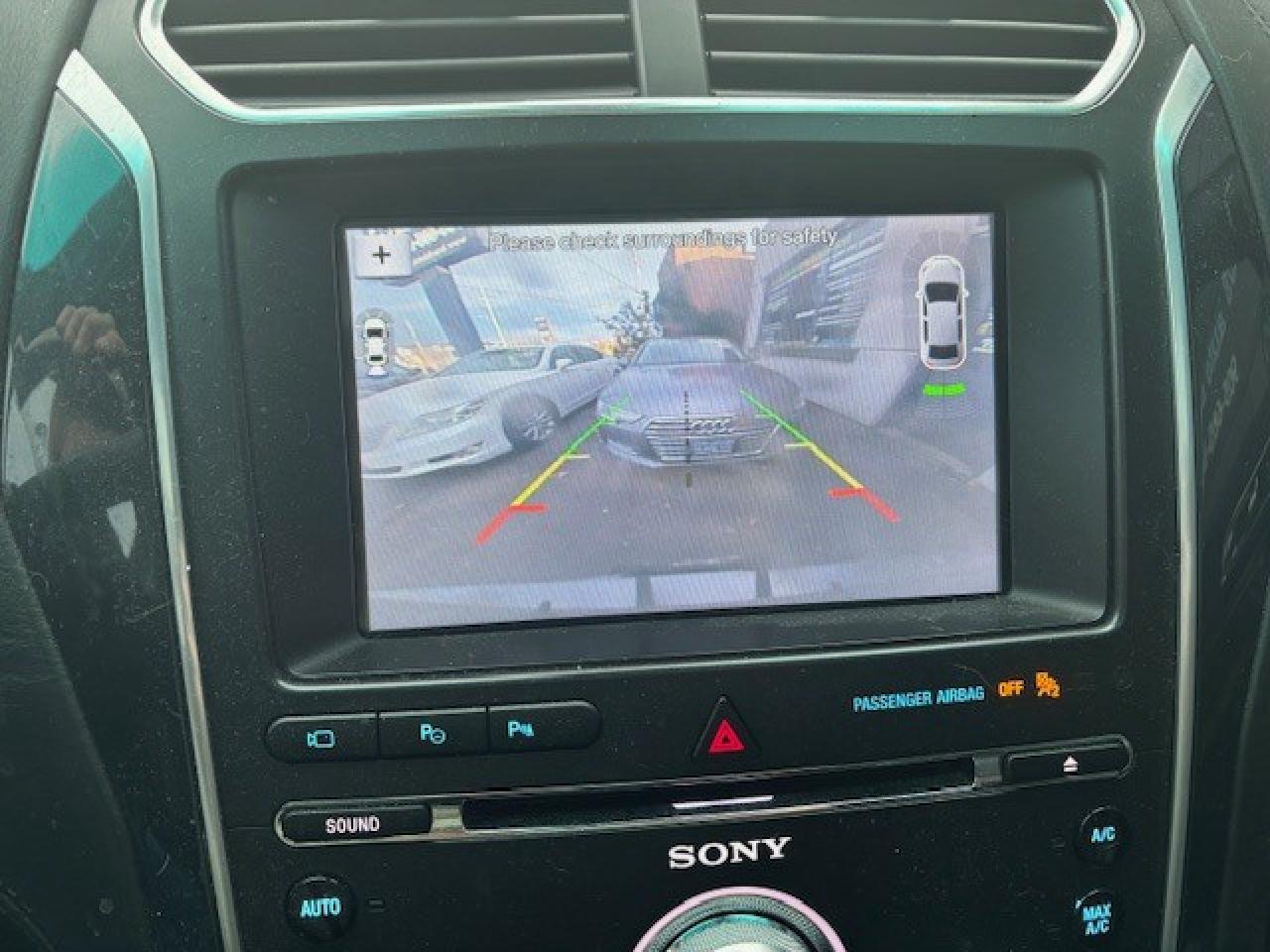 2017 Ford Explorer 4WD Platinum, ONE OWNER, NAVIGATION, PANO ROOF!! Photo