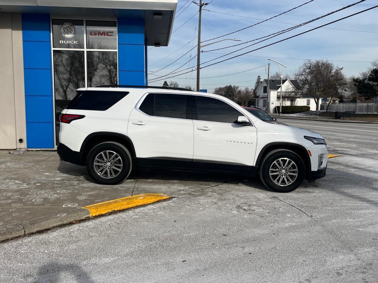 2023 Chevrolet Traverse Cloth w/1LT SPECIAL CPO RATE 3.99% OAC Photo3