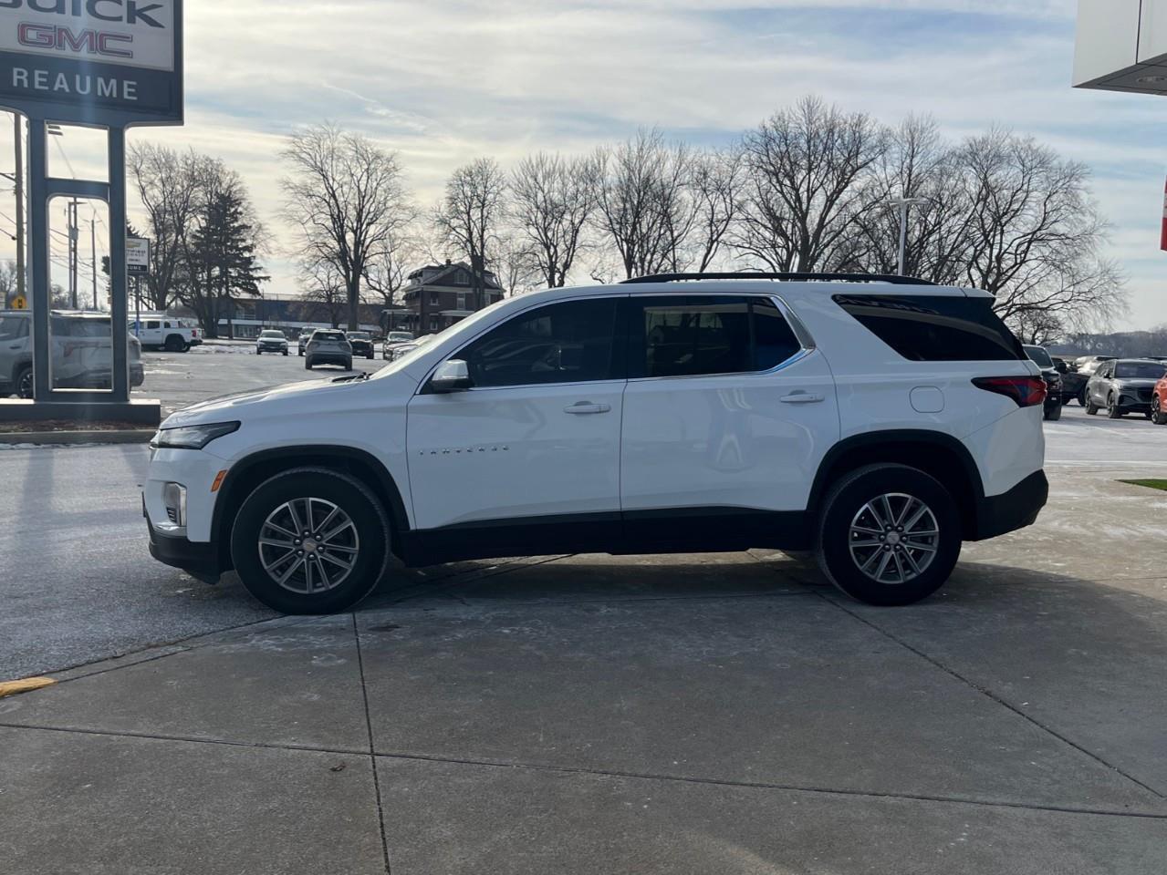 2023 Chevrolet Traverse Cloth w/1LT SPECIAL CPO RATE 3.99% OAC Photo