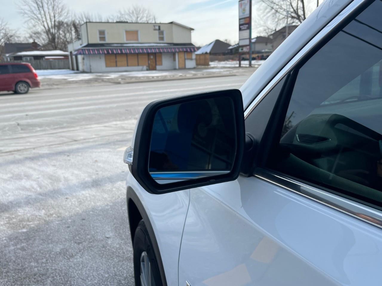 2023 Chevrolet Traverse Cloth w/1LT SPECIAL CPO RATE 3.99% OAC Photo