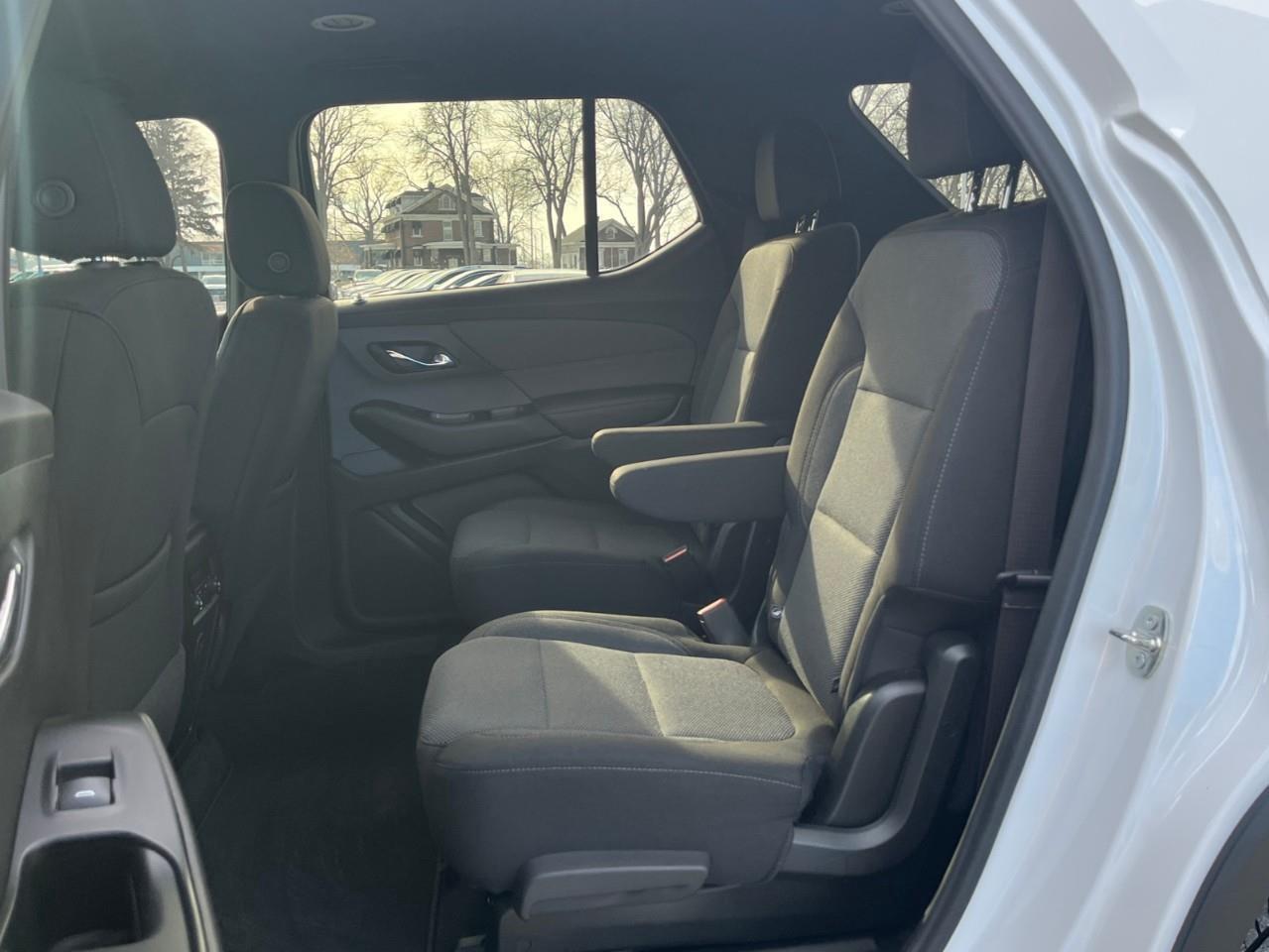 2023 Chevrolet Traverse Cloth w/1LT SPECIAL CPO RATE 3.99% OAC Photo