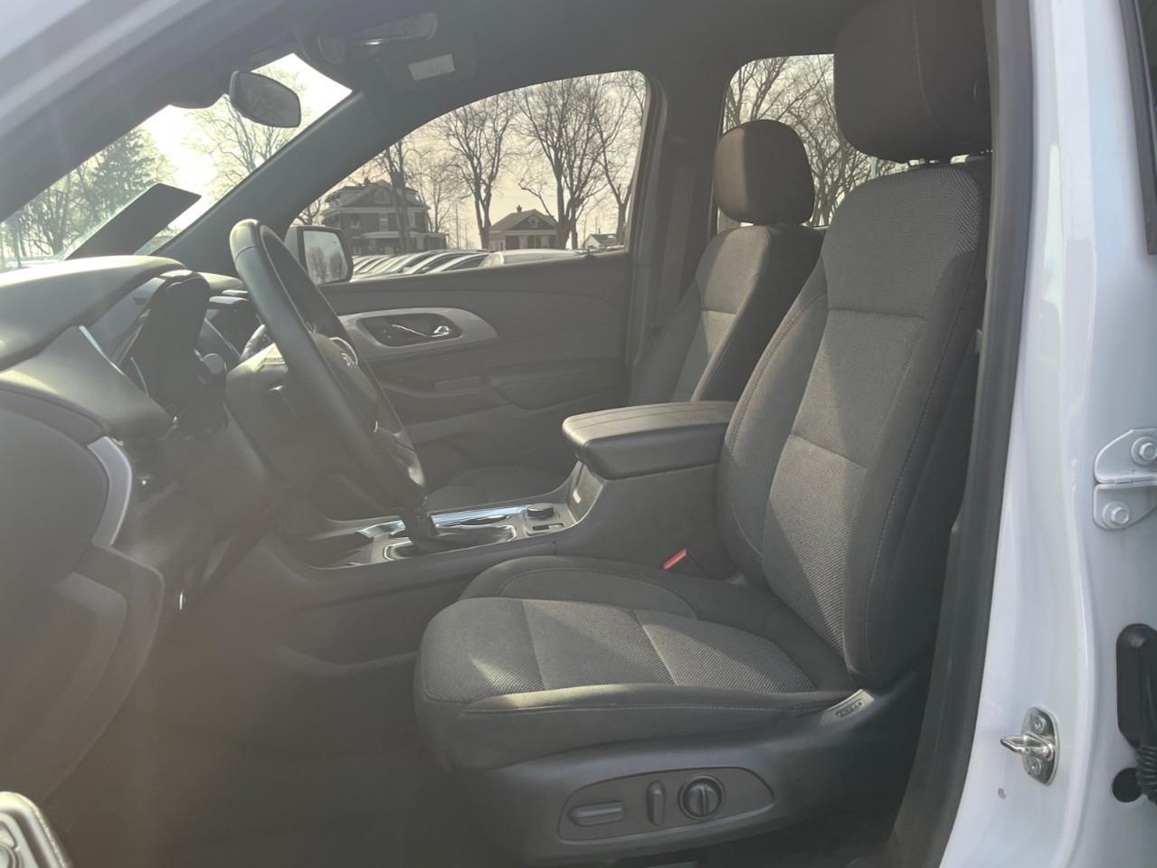 2023 Chevrolet Traverse Cloth w/1LT SPECIAL CPO RATE 3.99% OAC Photo