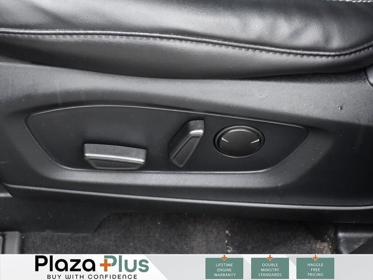 2023 Ford Explorer XLT One Owner l Clean Carfax l 3rd Row Seats / One Photo