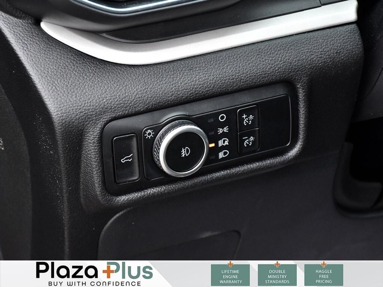 2023 Ford Explorer XLT One Owner l Clean Carfax l 3rd Row Seats / One Photo