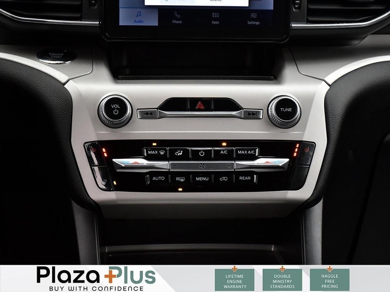 2023 Ford Explorer XLT One Owner l Clean Carfax l 3rd Row Seats / One Photo