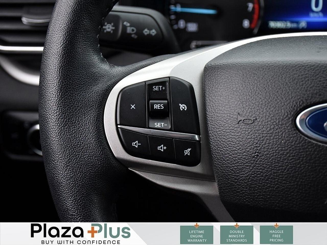 2023 Ford Explorer XLT One Owner l Clean Carfax l 3rd Row Seats / One Photo