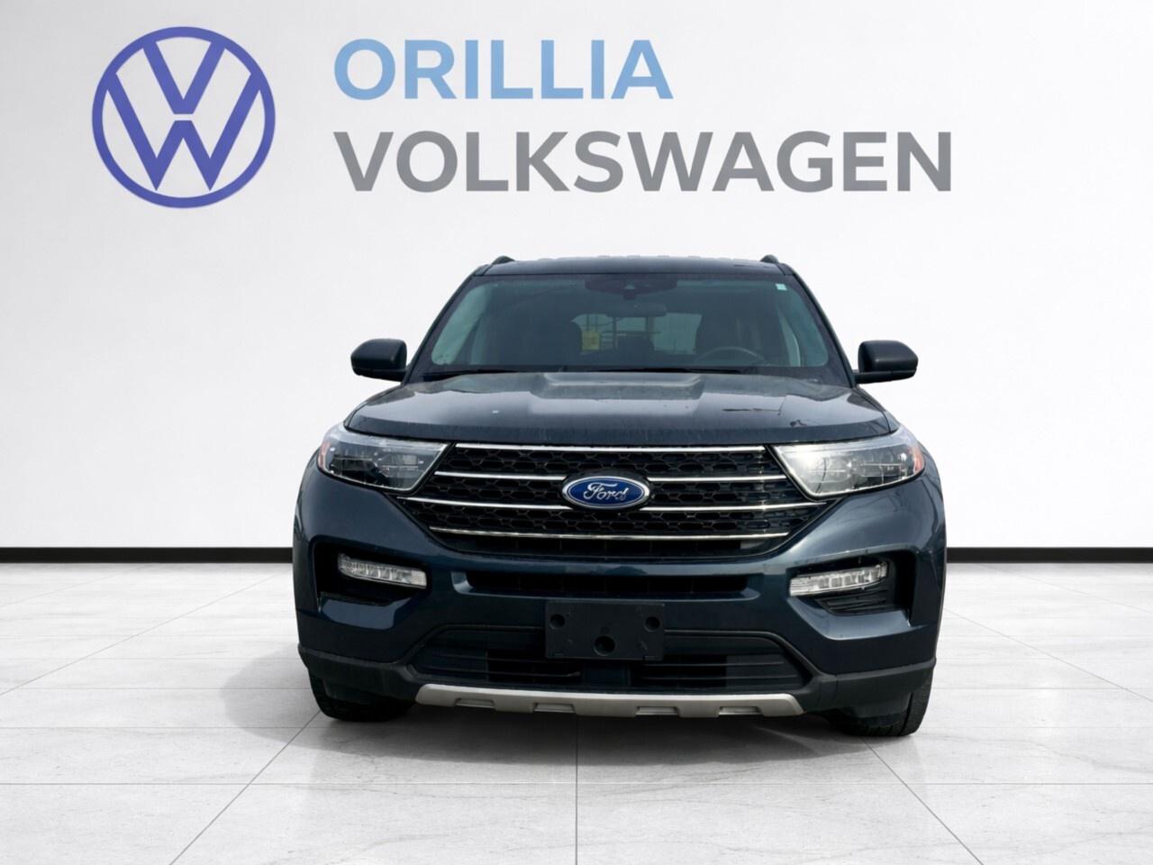 2023 Ford Explorer XLT One Owner l Clean Carfax l 3rd Row Seats / One Photo